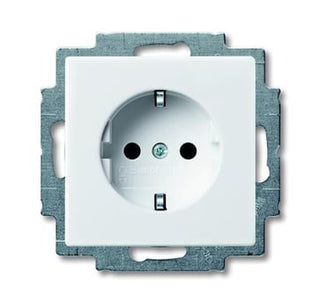 ABB-basic55 Schuko-stikkontakt blank hvid 16A 1 modul leveres inklusive afdækning med pillesikring